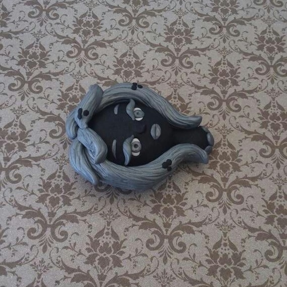 Silver Black Style Girl Brooch Pin - Picture 3 of 3